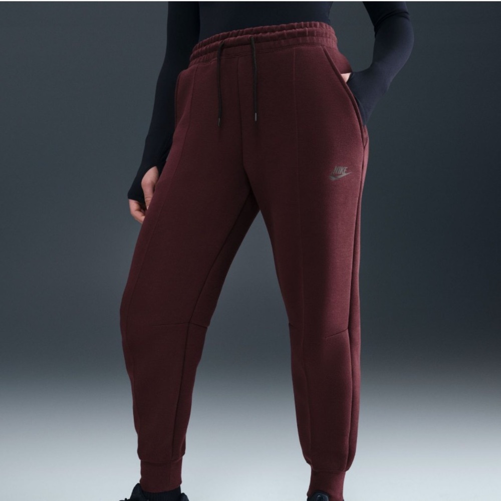NIKE Women’s Tech Fleece Joggers Burgundy Crush NWT